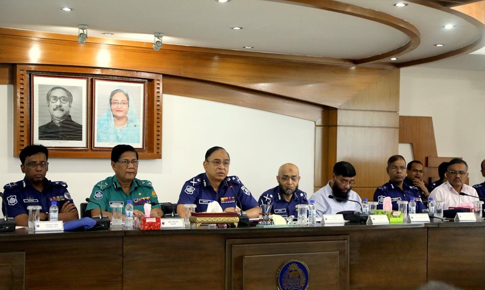 অভিযোগ ছাড়া মহাসড়কে পশুবাহী ট্রাক না থামাতে আইজিপির নির্দেশ