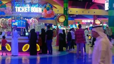 নামাজের সময় দোকান বন্ধের আইন শিথিল করছে সৌদি!