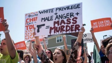 সমবেদনা জানাতে এসে উল্টো বিক্ষোভের মুখে ট্রাম্প