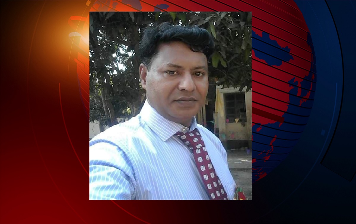 ছাত্রীর কপাল ও গালে চুমু খাওয়ায় বালিকা বিদ্যালয়ের শিক্ষক আটক