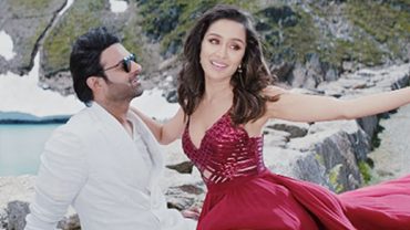 অন্তরঙ্গ রোমান্স নিয়ে আলোচনায় প্রভাস-শ্রদ্ধা