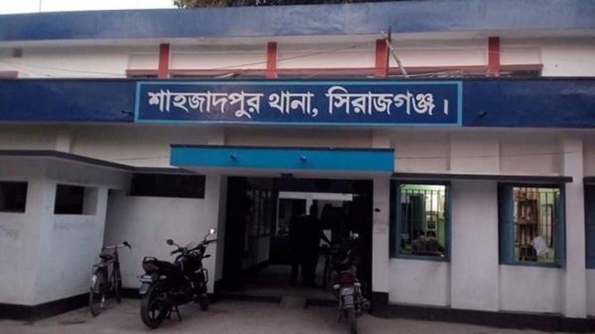 মাছের ওজন নিয়ে বিক্রেতা-পুলিশ মারামারি, এএসআই ক্লোজড