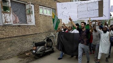 কাশ্মিরের যে গ্রামে ঢুকতে পারেনি ভারতীয় সেনা