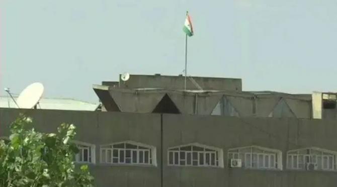 নামানো হলো কাশ্মিরের নিজস্ব পতাকা, ওড়ছে শুধু তেরঙা