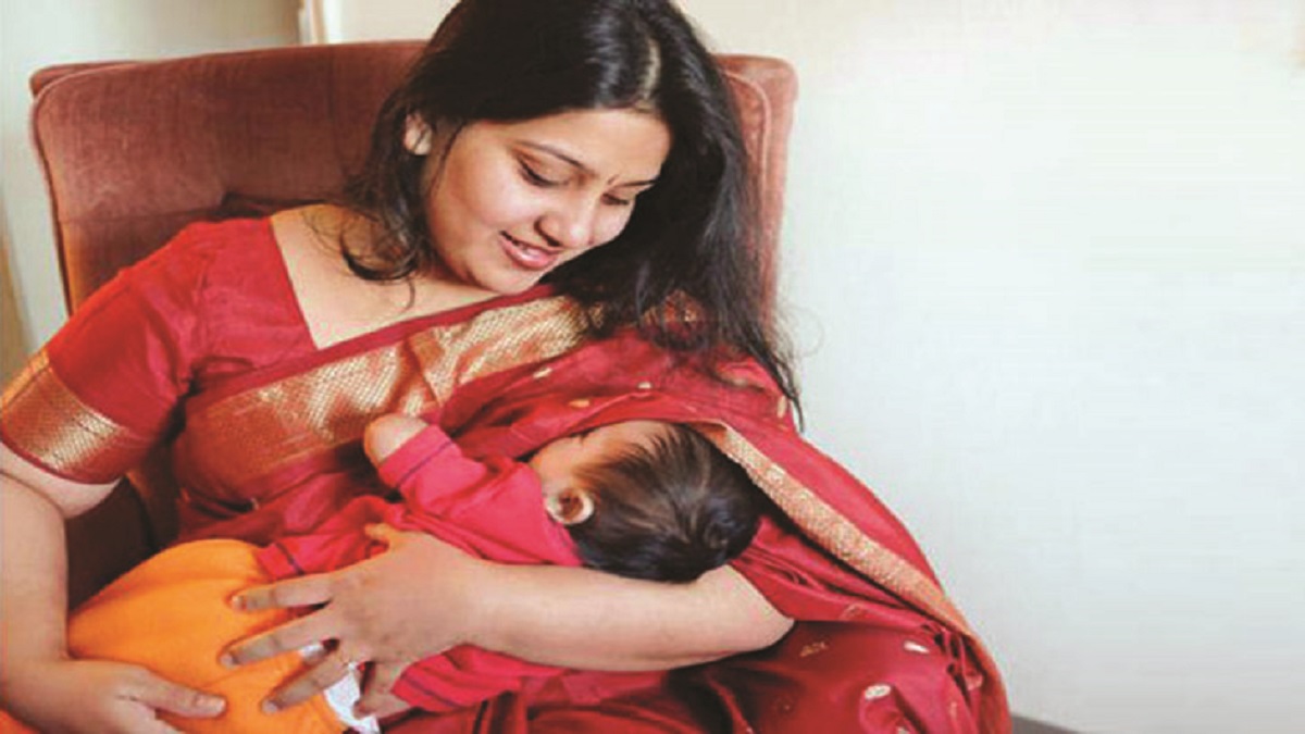 ডেঙ্গু আক্রান্ত মা কী শিশুকে বুকের দুধ খাওয়াতে পারবেন?