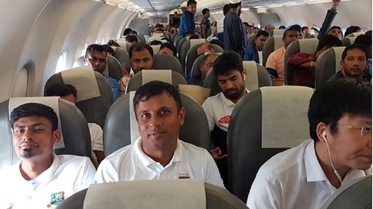 বিমানে গোলযোগ, অল্পের জন্য রক্ষা পেলো টাইগাররা