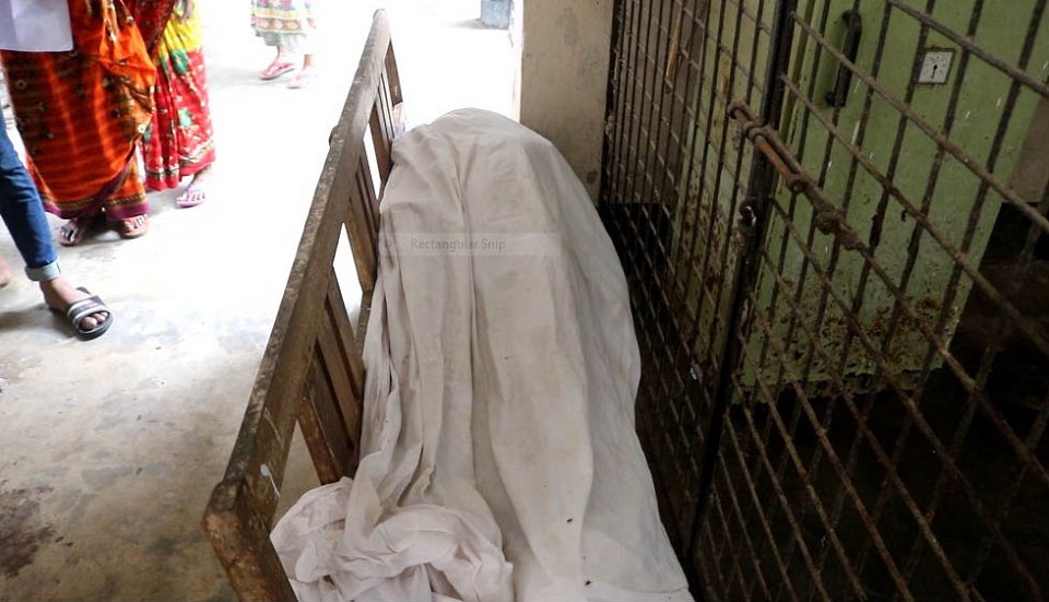 হাসপাতালে স্ত্রীর লাশ রেখে স্বামী পলাতক