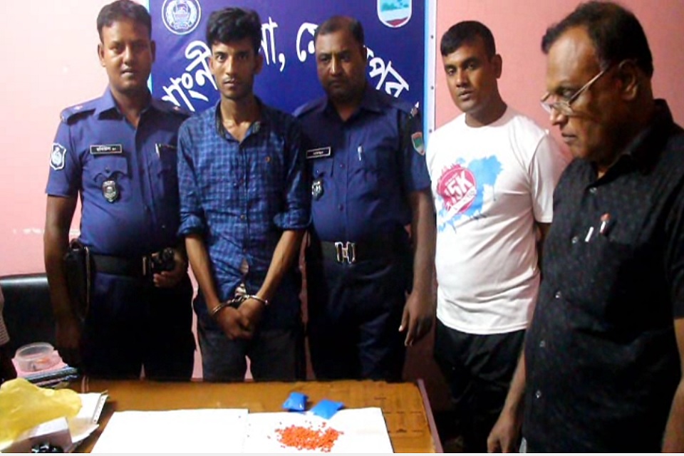 মেহেরপুরে ৮শ পিস ইয়াবাসহ আটক ১