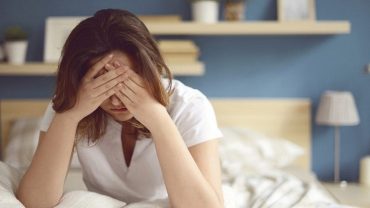 হঠাৎ ঘুম ভাঙলে যা করবেন না