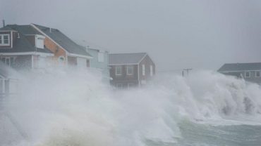 যুক্তরাষ্ট্রে আঘাত হানছে  হারিকেন ডোরিয়ান, সফর সংক্ষিপ্ত করে দেশে ট্রাম্প