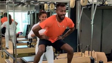 নারী ফিটনেস ট্রেনারকে নিয়ে ব্যায়ামে ব্যস্ত হার্দিক পান্ডিয়া