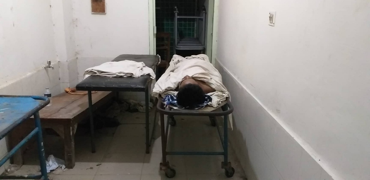 বিনা চিকিৎসায় স্কুলছাত্র মৃত্যুর অভিযোগ; হাসপাতাল ভাংচুর