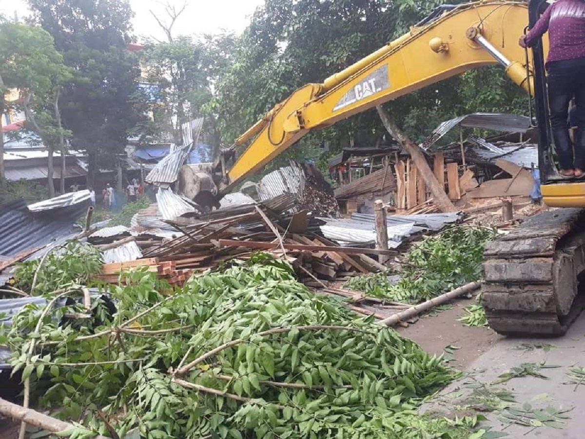 সাতক্ষীরা শহরে খালের অবৈধ দখল উচ্ছেদ