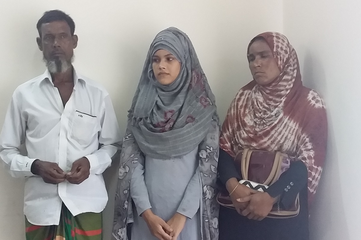 পাসপোর্ট করতে এসে রোহিঙ্গা তরুণীসহ ৩ জন আটক