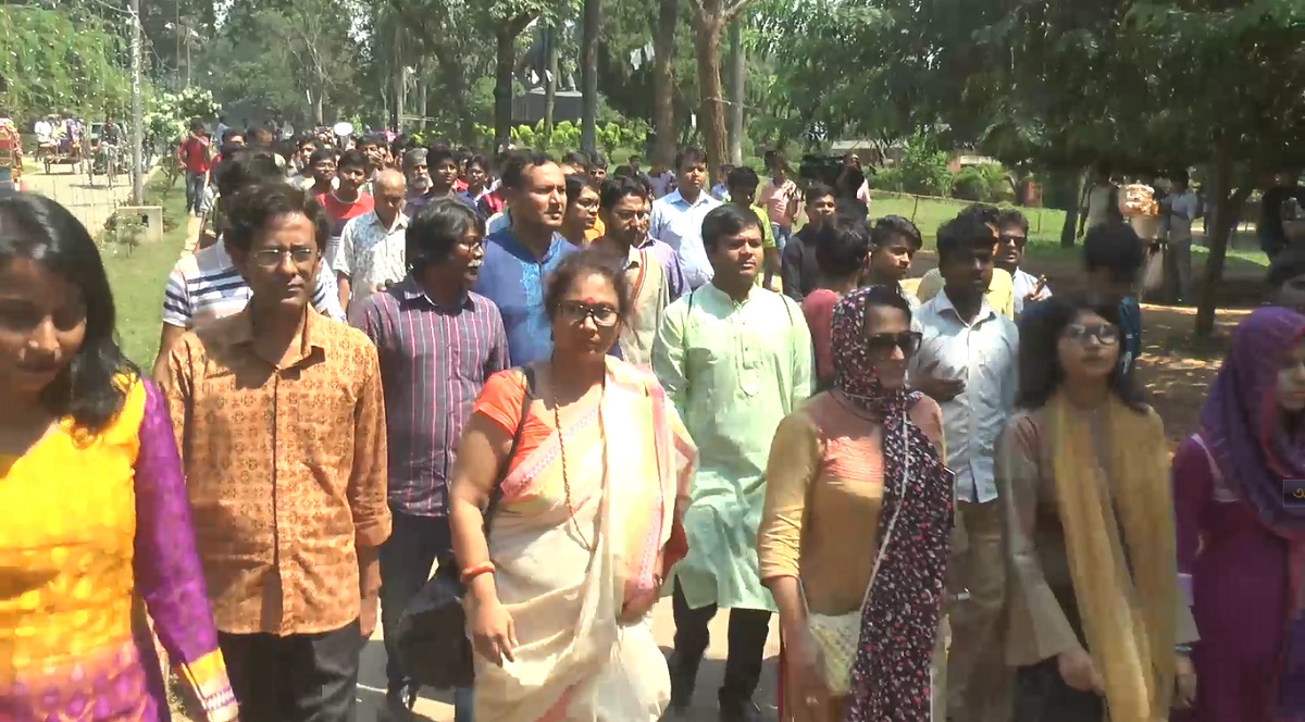 জাহাঙ্গীরনগর বিশ্ববিদ্যালয় উপাচার্যের পদত্যাগের দাবিতে বিক্ষোভ