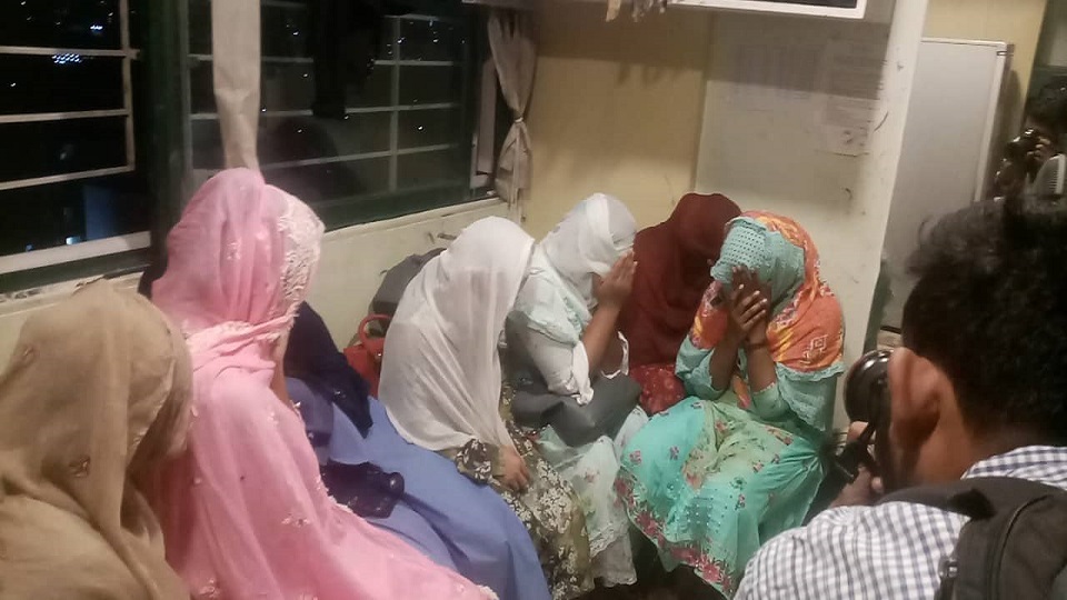 অভিজাত এলাকার স্পা সেন্টারে পুলিশের অভিযান