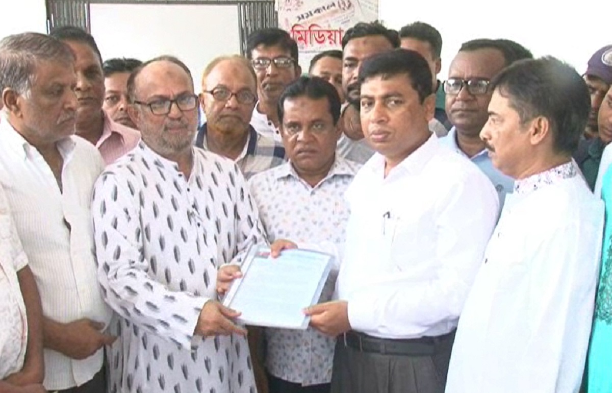 গায়েবি মামলা প্রত্যাহারের দাবিতে খুলনা বিএনপির স্মারকলিপি