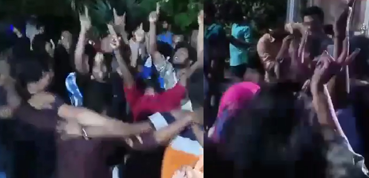 ভিসির পদত্যাগে শিক্ষার্থীদের উল্লাস