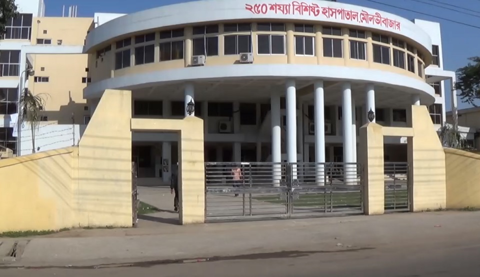 হাঁটতে বেরিয়ে স্বামীর সামনেই প্রাণ গেল স্ত্রীর