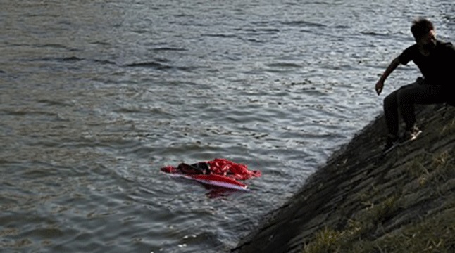 কালি লাগিয়ে ছিঁড়ে নদীতে ভাসানো হলো চীনের পতাকা