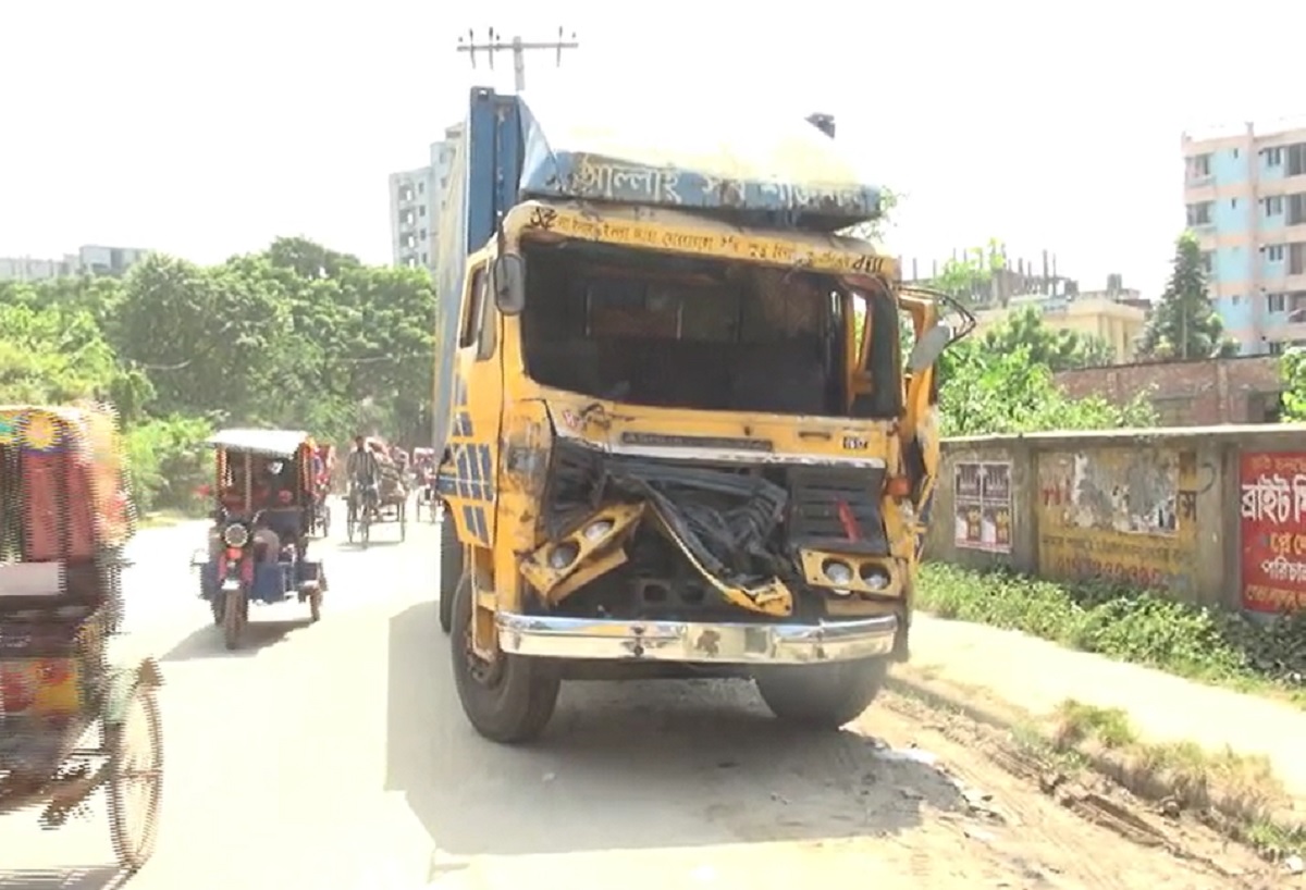 সাভারে পৃথক সড়ক দুর্ঘটনায় ৩ জন নিহত
