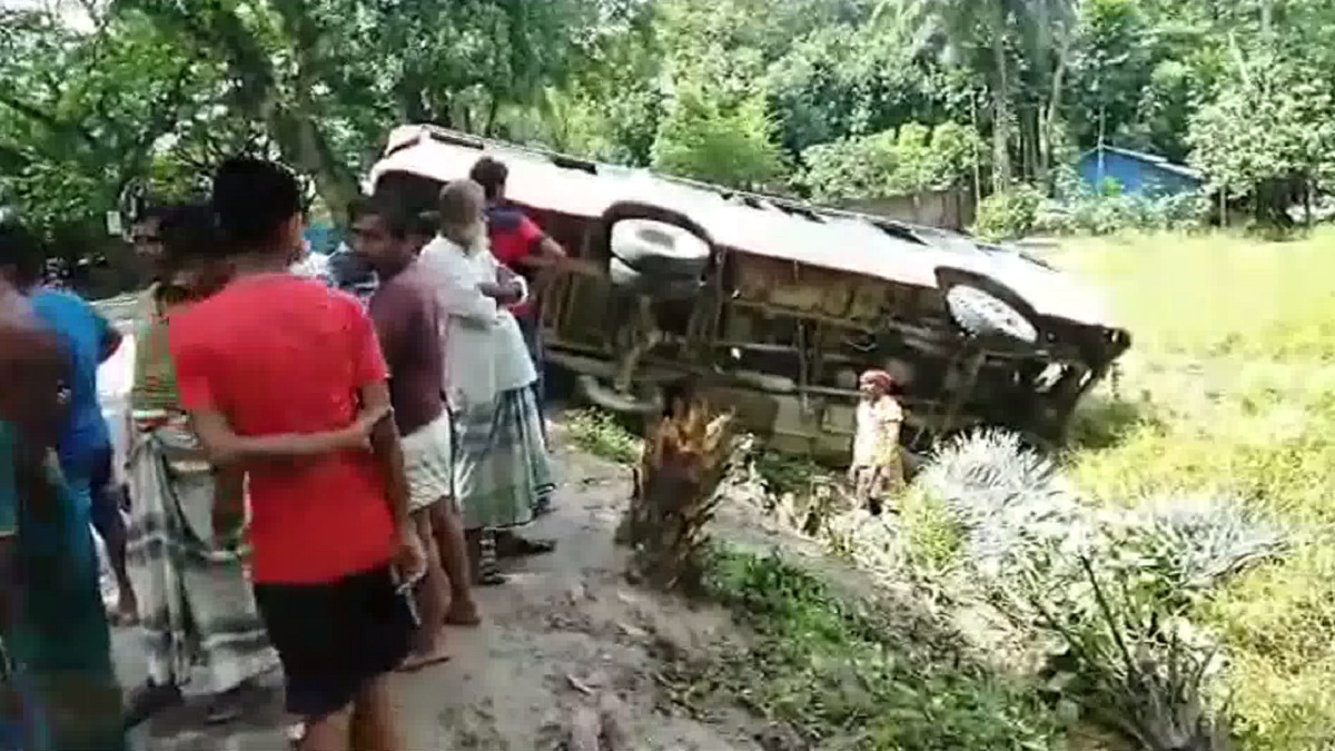 বেপরোয়া বাসের চাপায় শিশুসহ নিহত ২