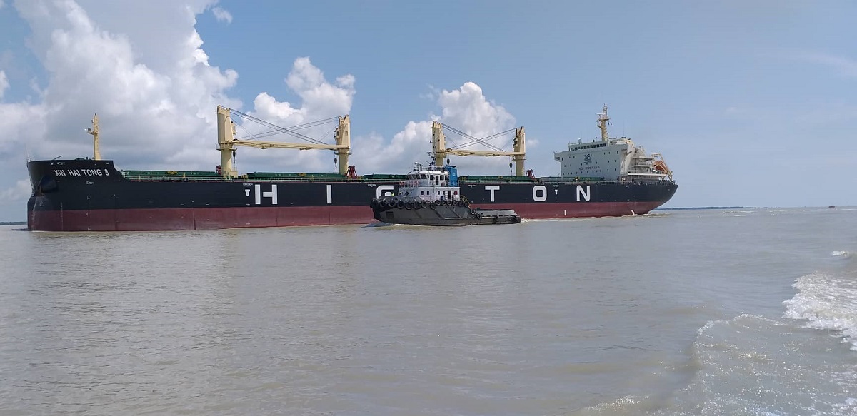 পায়রা তাপ বিদ্যুৎ কেন্দ্রের প্রথম কয়লাবাহী জাহাজ বন্দরে