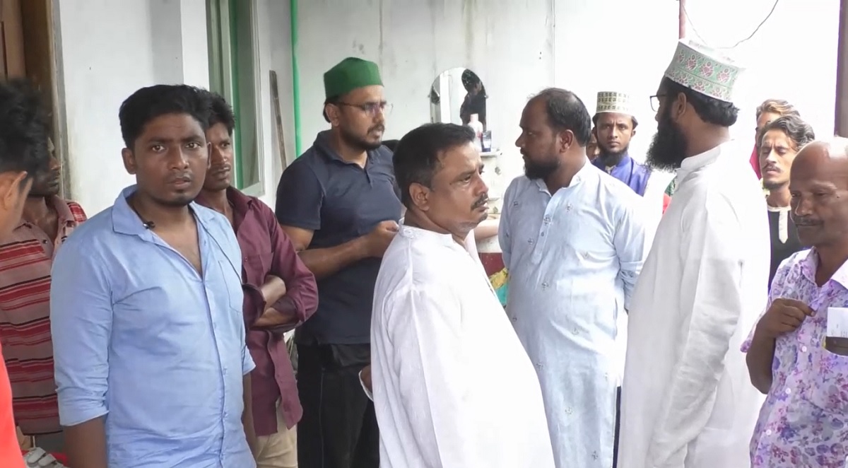 আওয়ামী লীগ নেতার স্ত্রীকে গলা কেটে হত্যার চেষ্টা