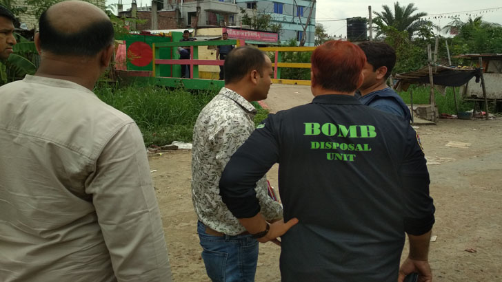 ফতুল্লায় অভিযান: সন্দেহভাজন জঙ্গি আস্তানা থেকে বিশ্ববিদ্যালয় শিক্ষকসহ আটক ৩