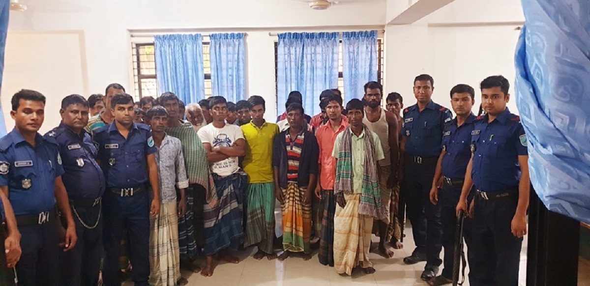 ইলিশ শিকারের দায়ে ৩৭ জেলের জেল-জরিমানা