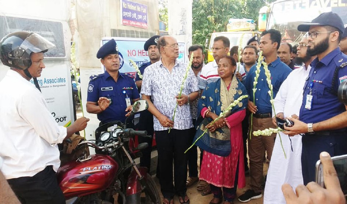 ‘হেলমেট নেই, তেল নাই’
