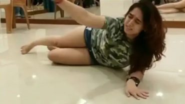 মাটিতে মাথা ঠুকছেন কেনো আমির কন্যা ইরা? (ভিডিও)