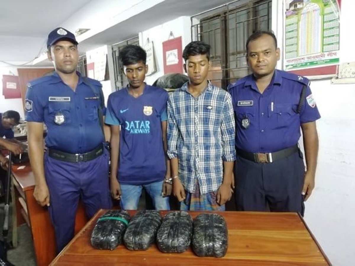 গাঁজাসহ দুই মাদক ব্যবসায়ী আটক