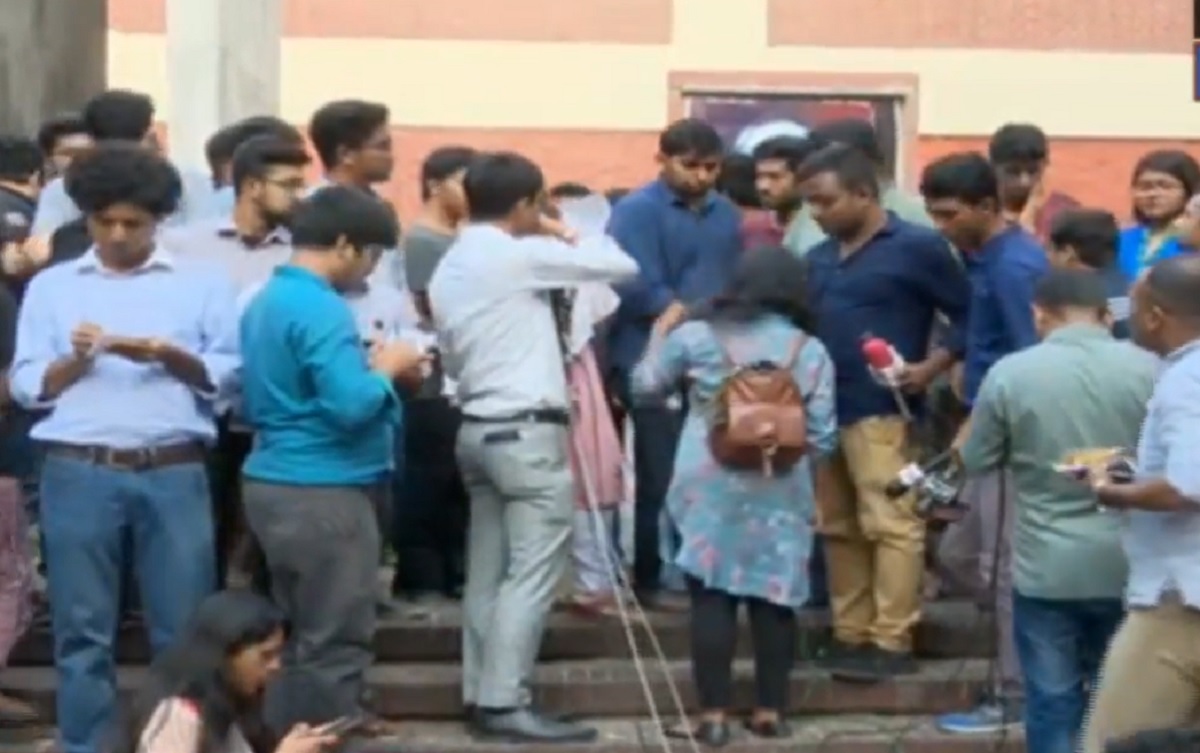 ফের আন্দোলনের ঘোষণা বুয়েট শিক্ষার্থীদের