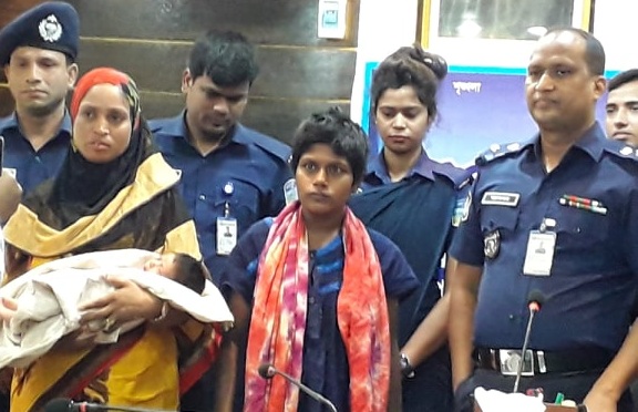 নবজাতক ও মায়ের স্বজনদের খোঁজ পেতে পুলিশ সুপারের সংবাদ সম্মেলন