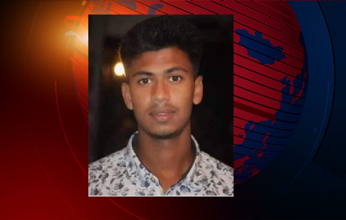 গলায় ছুরি ঢুকিয়ে স্কুলছাত্রকে হত্যা