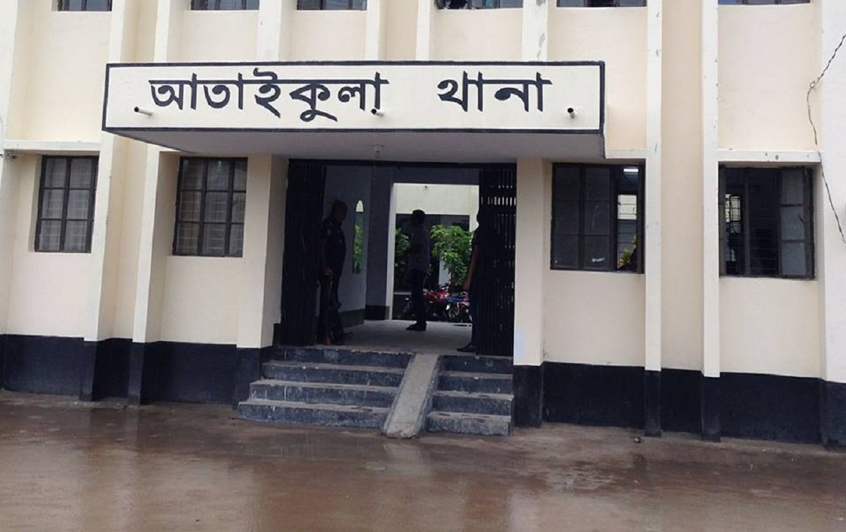 ক্লাবে অভিযান: ইউনিয়ন আওয়ামী লীগ সভাপতিসহ ১২ জুয়ারি আটক