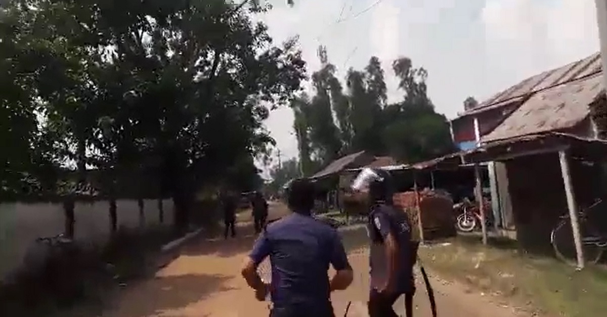 পুলিশ ফাঁড়িতে আসামির মৃত্যু: পুলিশ-এলাকাবাসীর মধ্যে দফায় দফায় সংঘর্ষ