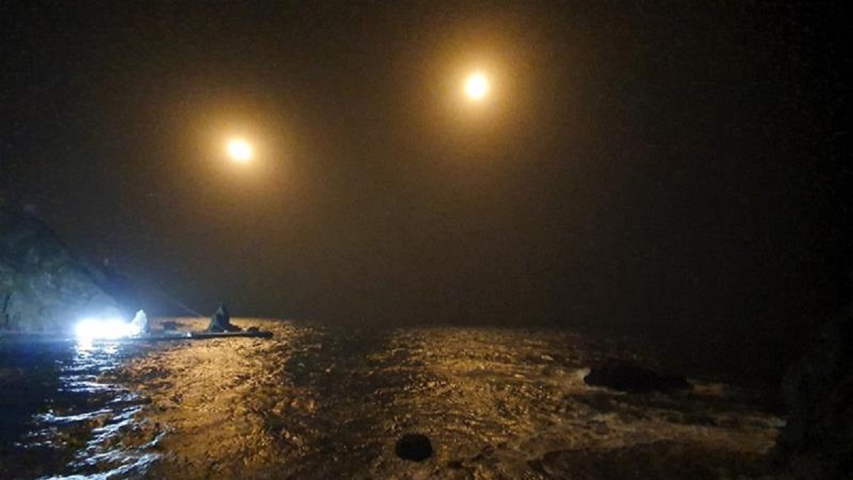 দক্ষিণ কোরিয়ায় সমুদ্রে হেলিকপ্টার বিধ্বস্ত হয়ে নিখোঁজ ৭