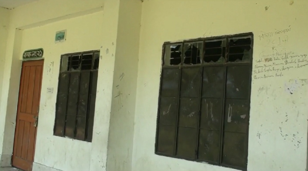 অকৃতকার্য ছাত্রদের এসএসসি পরীক্ষায় ফরম পুরণ করতে না দেওয়ায় স্কুলে ভাঙচুর