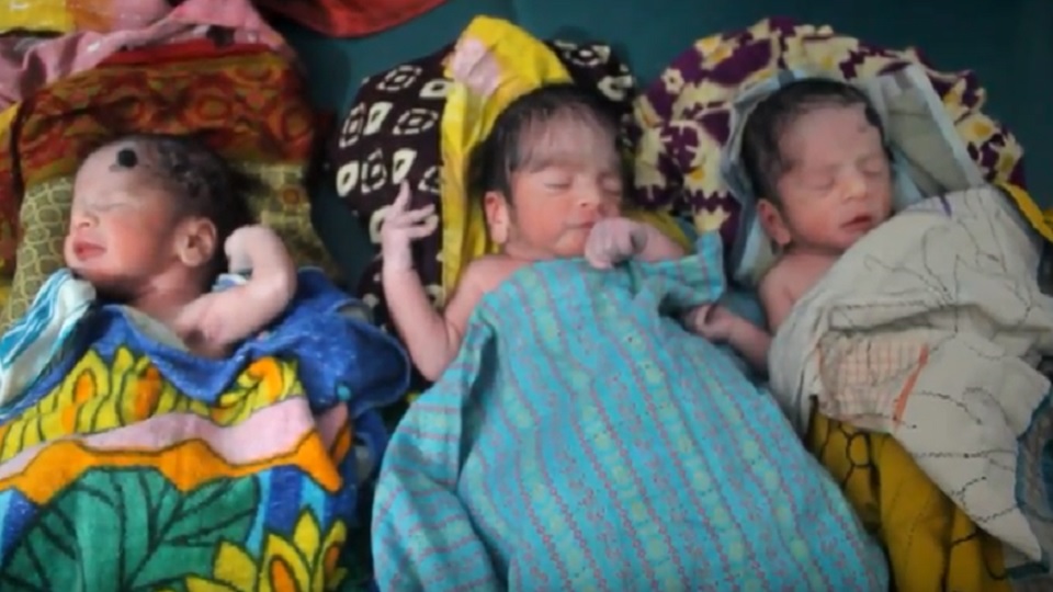 একসঙ্গে তিন সন্তানের জন্ম দিলেন গৃহবধূ