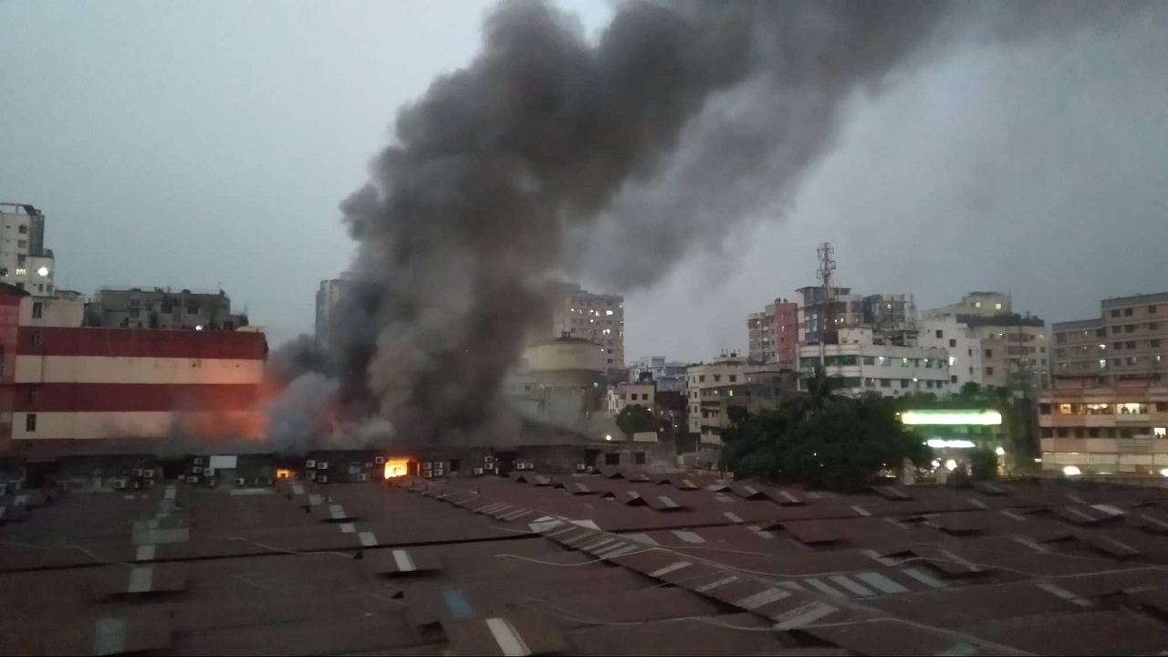 রাজধানী সুপার মার্কেটের আগুন নিয়ন্ত্রণে