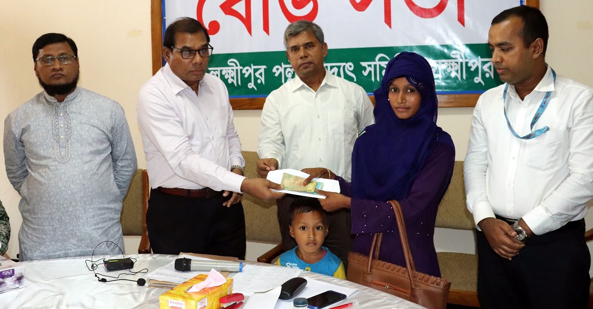 প্রতারণার টাকা ফেরত দিলো দালাল