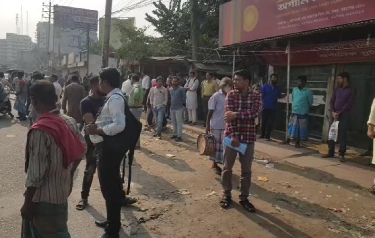 নারায়ণগঞ্জে ঢাকা-চট্টগ্রাম মহাসড়ক অবরোধ, দুর্ভোগে যাত্রীরা