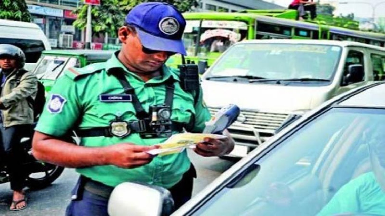 আজ থেকে লাইসেন্স ছাড়া গাড়ি চালালে ৬ মাসের জেল