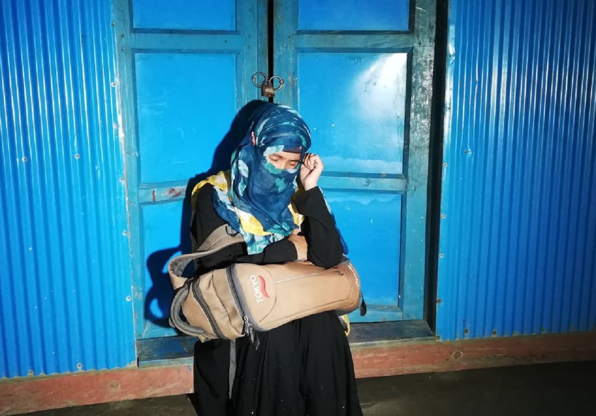 লক্ষ্মীপুরে বিয়ের দাবিতে প্রেমিকের বাড়িতে প্রেমিকার অনশন