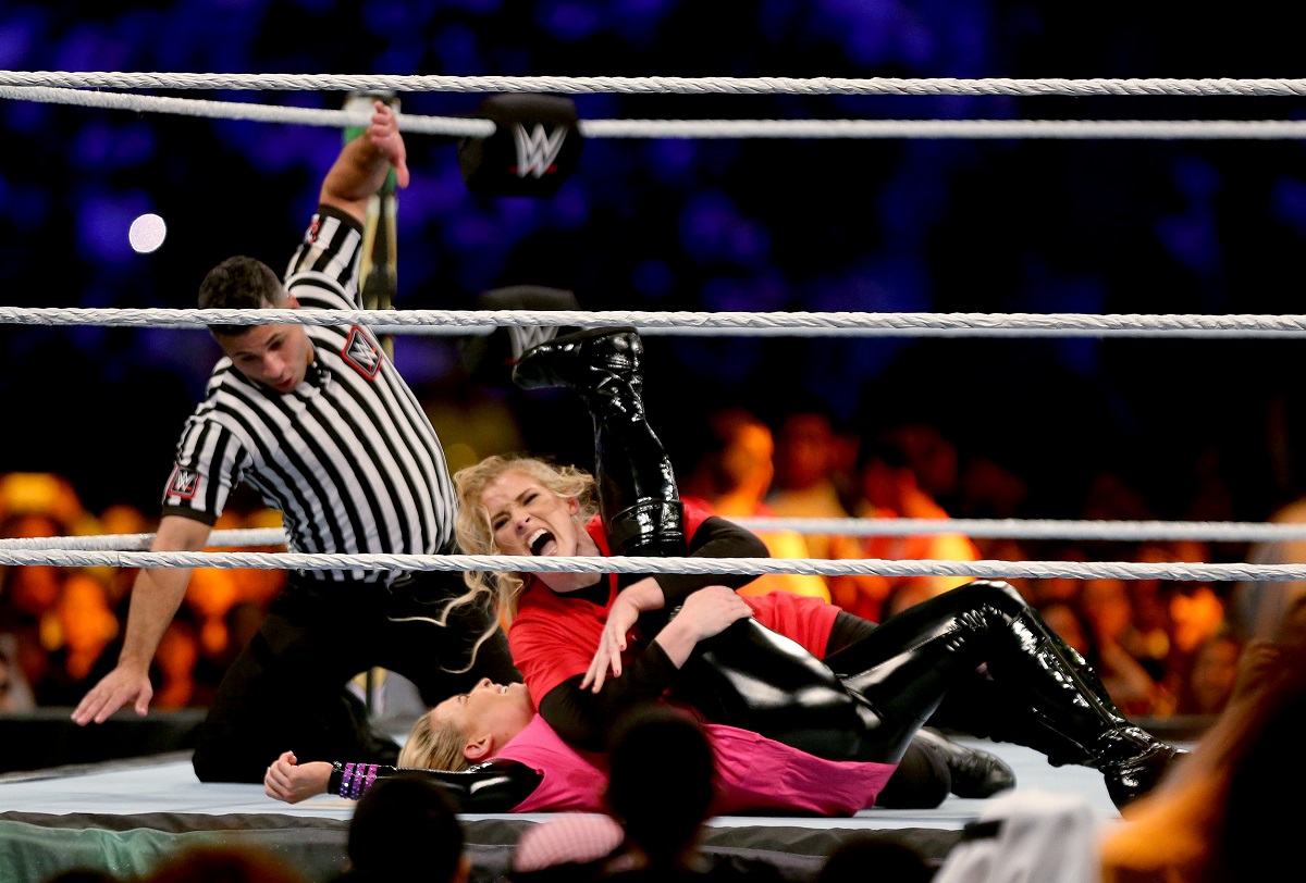 এবার সৌদিতে নারীদের রেসলিং