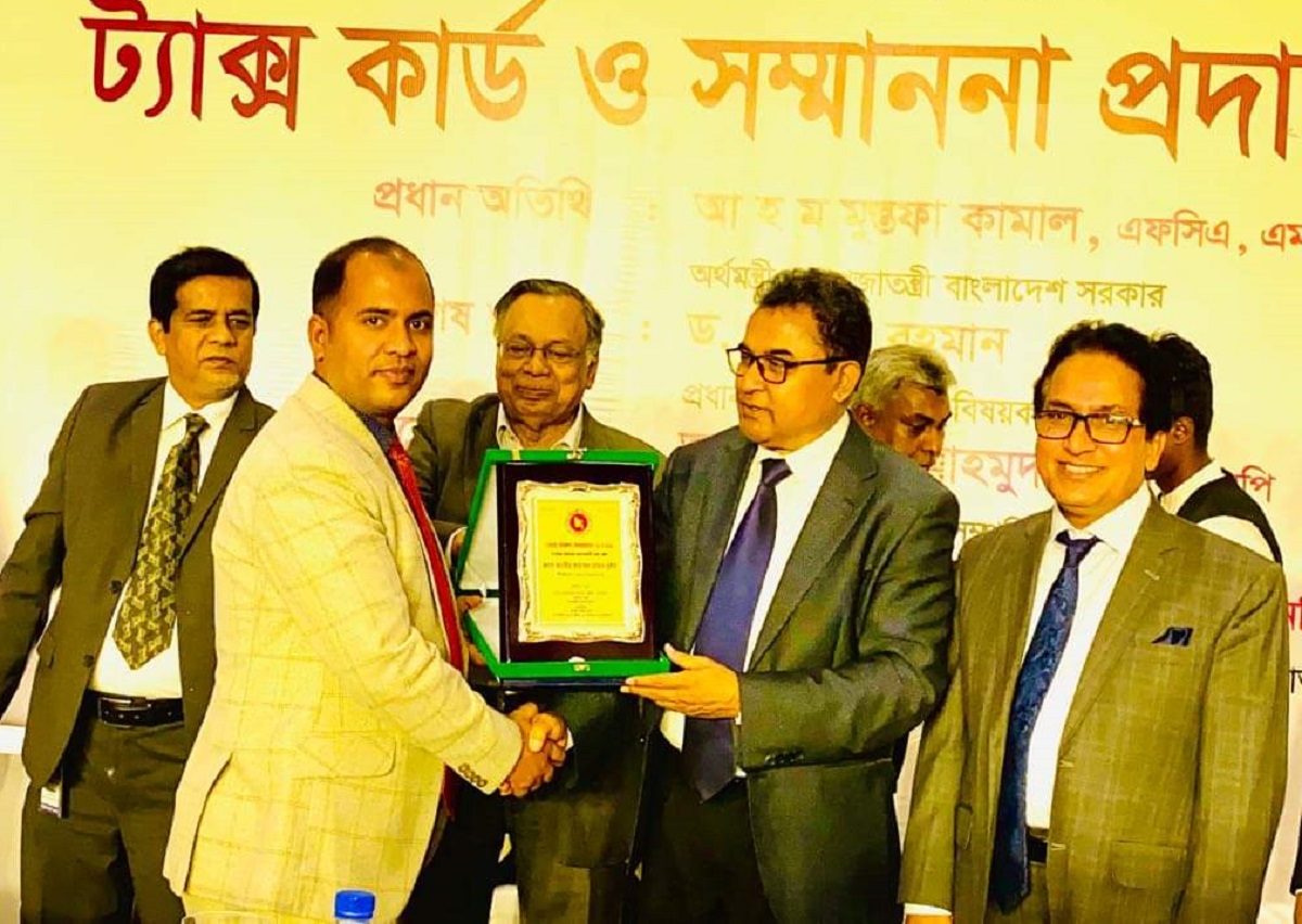 তিন লক্ষ টাকা দিয়ে শুরু, এখন জেলার সেরা করদাতা