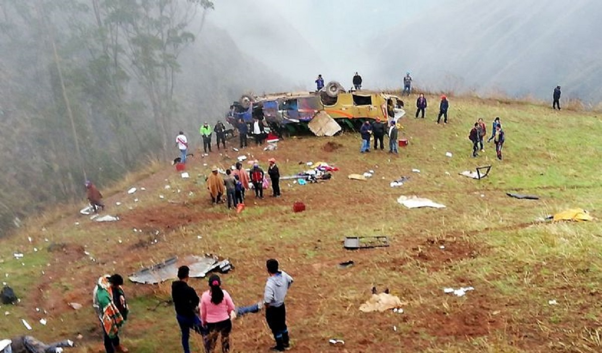 পেরুতে বাস খাদে পড়ে ১৯ যাত্রী নিহত