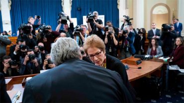 সাক্ষীকে ভয় দেখানোর চেষ্টা করছেন ট্রাম্প!